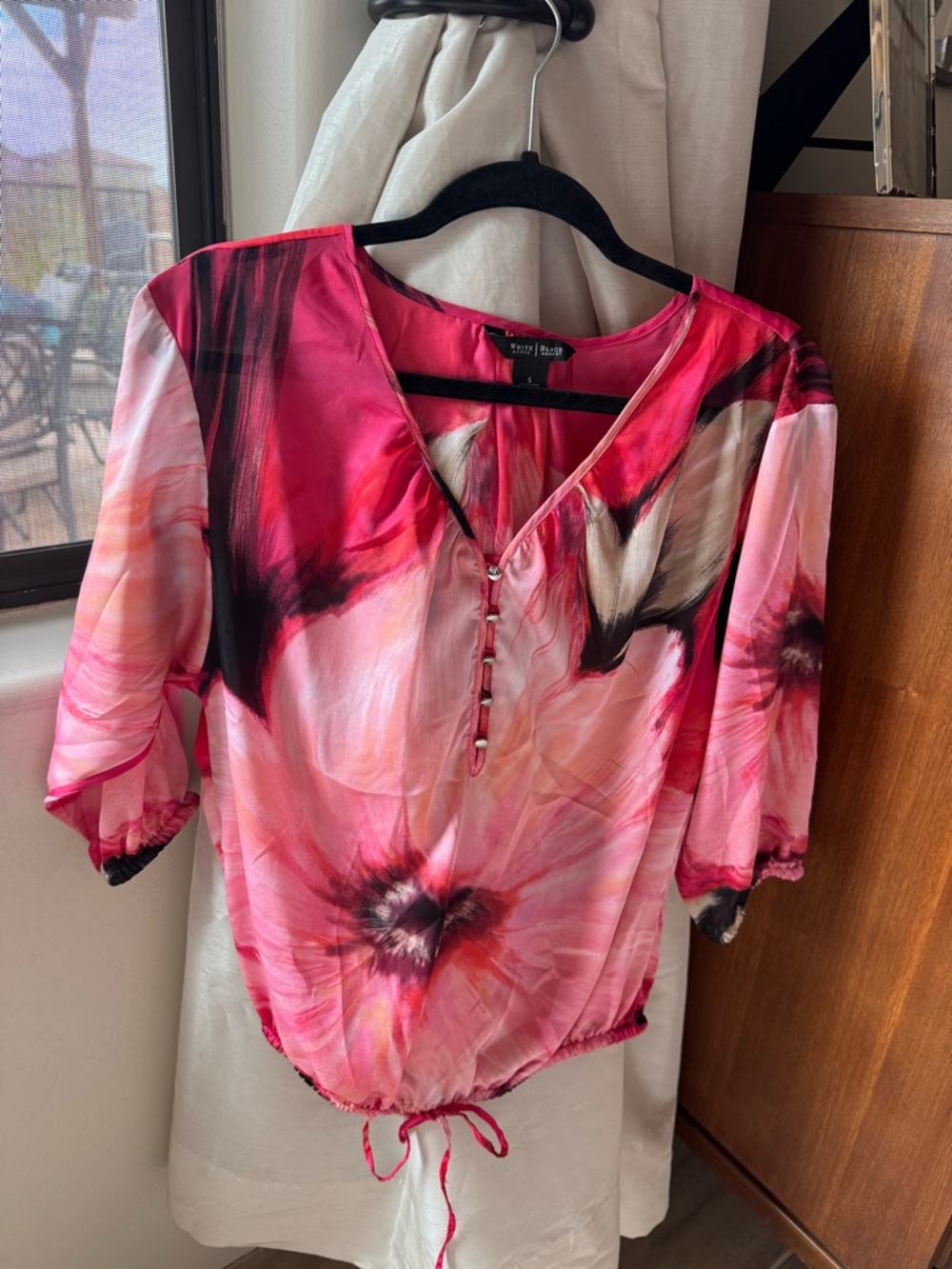 White House Black Market Pink Floral V-Neck Tie-Hem Blouse